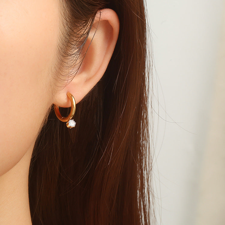 Six-Claw Mini Diamond Earrings